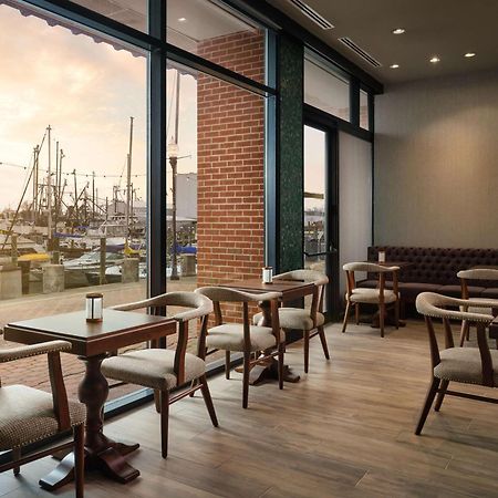 The Landing At Hampton Marina, Tapestry Collection By Hilton Hotel Exterior photo