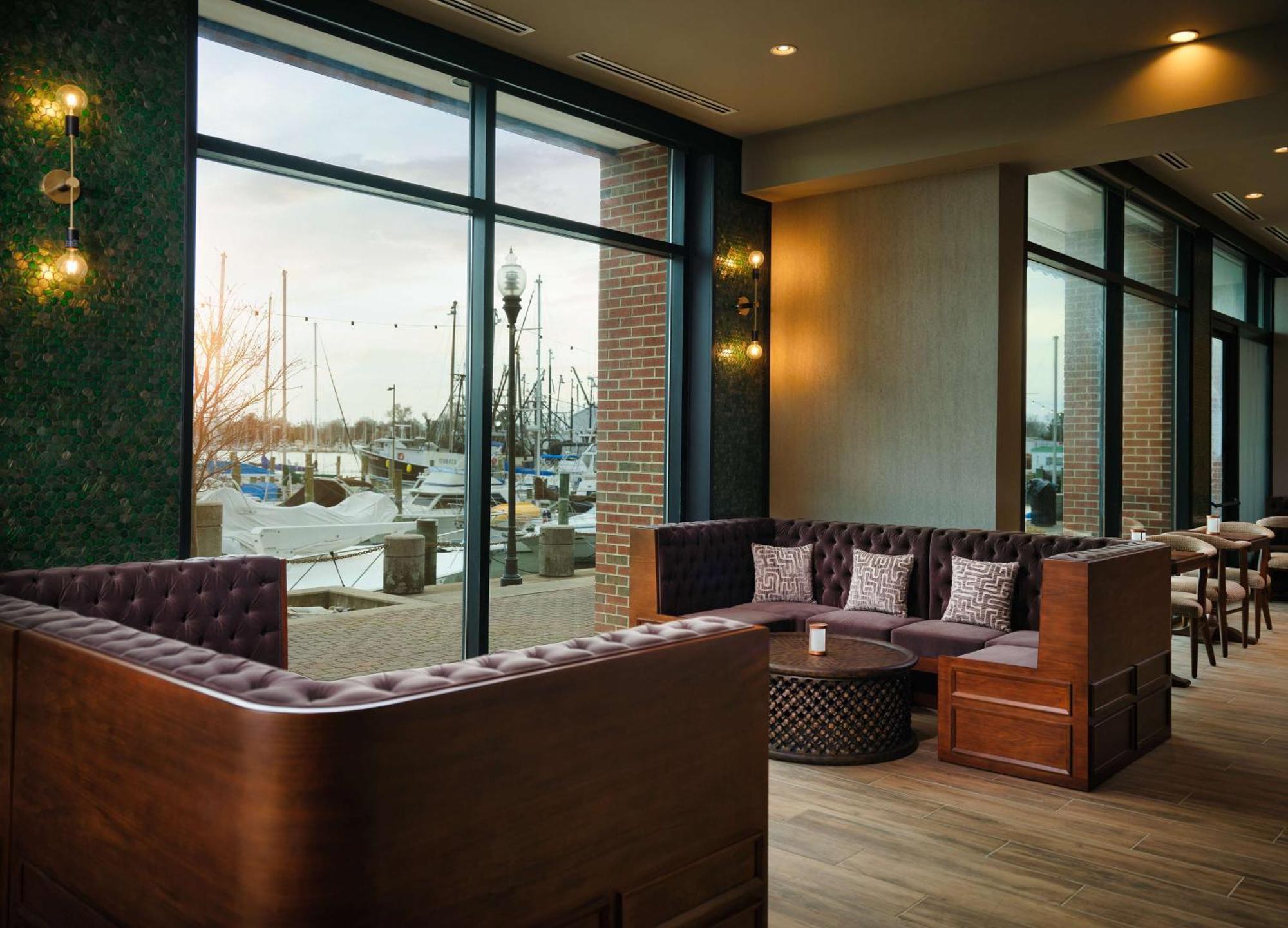 The Landing At Hampton Marina, Tapestry Collection By Hilton Hotel Exterior photo