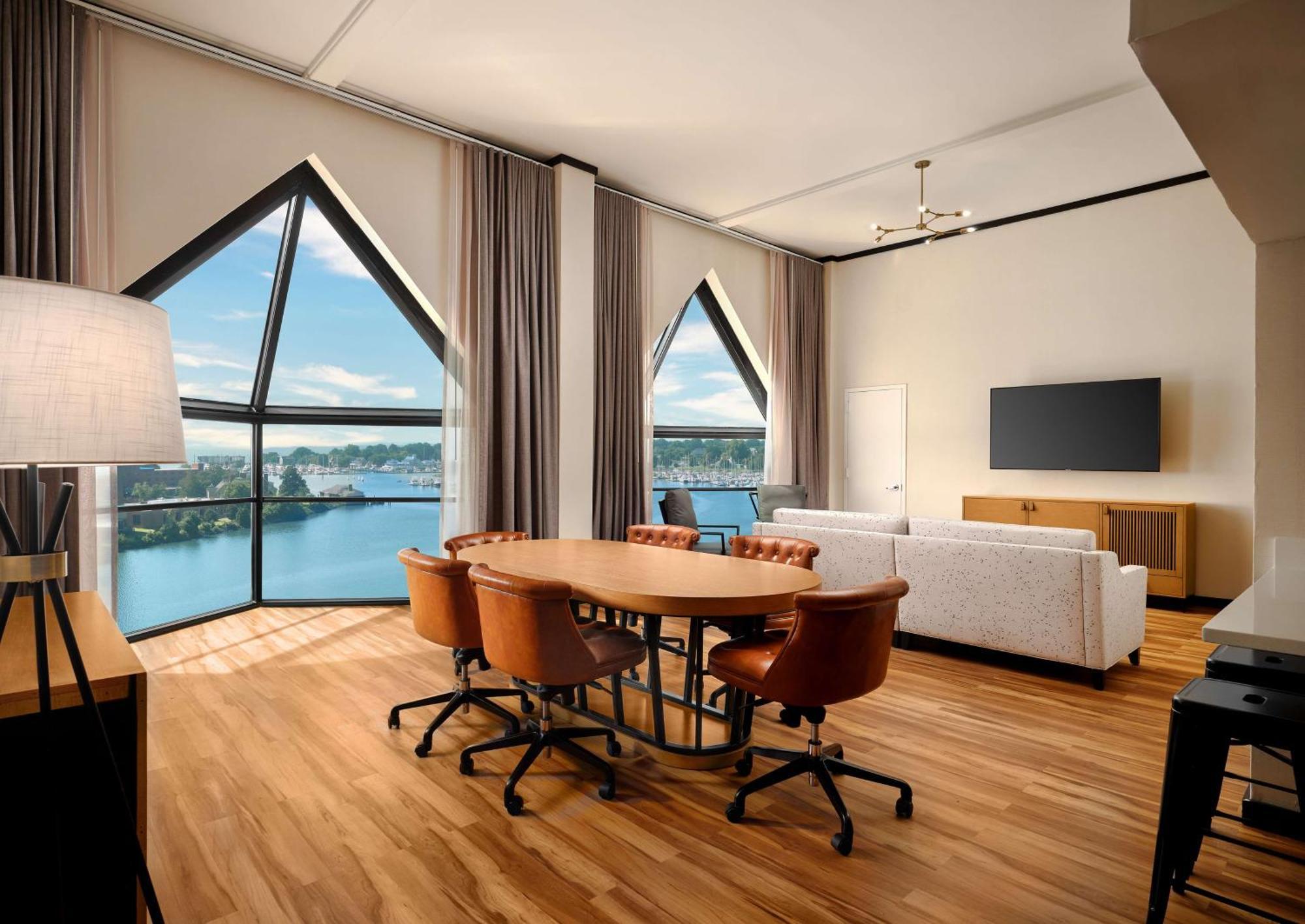 The Landing At Hampton Marina, Tapestry Collection By Hilton Hotel Exterior photo
