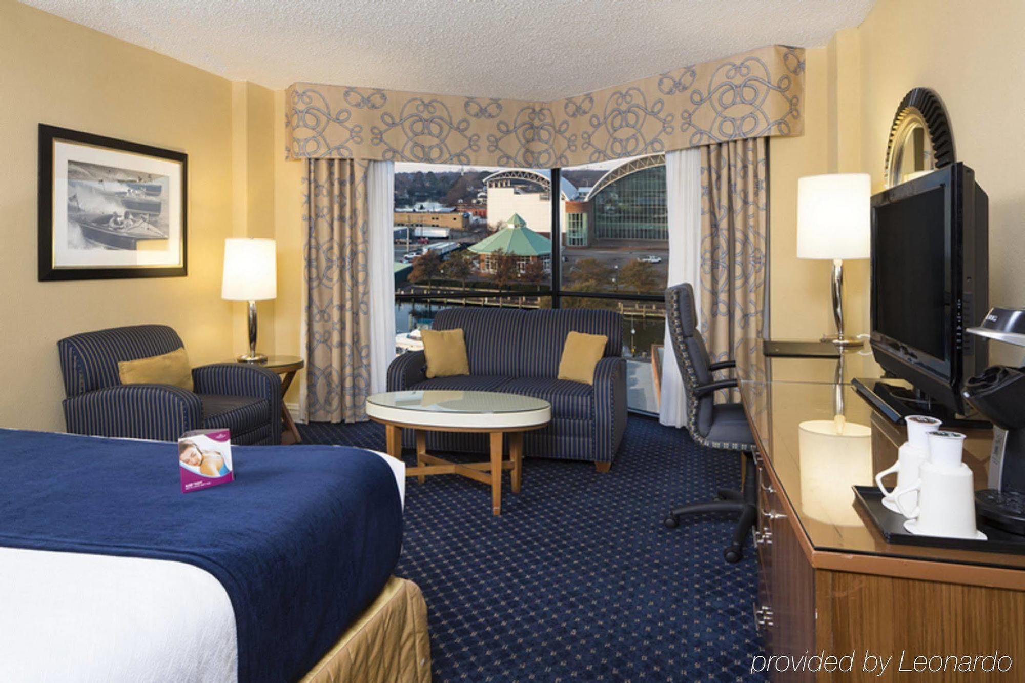 The Landing At Hampton Marina, Tapestry Collection By Hilton Hotel Exterior photo