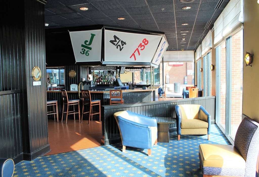 The Landing At Hampton Marina, Tapestry Collection By Hilton Hotel Restaurant photo