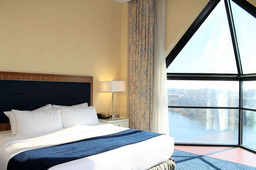 The Landing At Hampton Marina, Tapestry Collection By Hilton Hotel Room photo