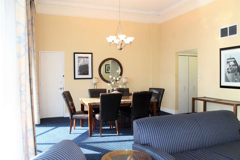 The Landing At Hampton Marina, Tapestry Collection By Hilton Hotel Room photo