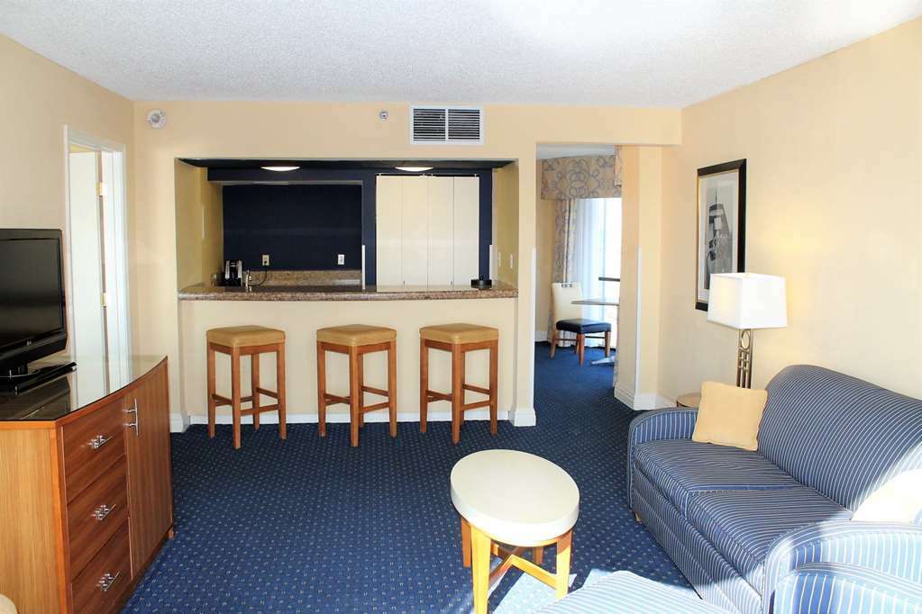 The Landing At Hampton Marina, Tapestry Collection By Hilton Hotel Restaurant photo