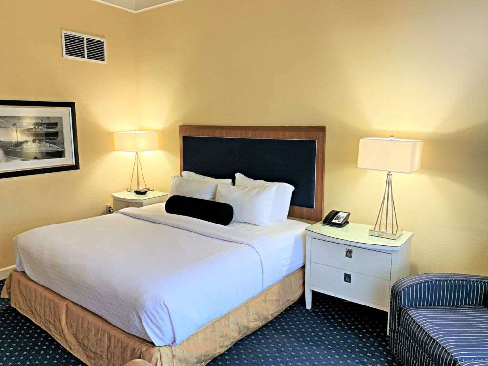 The Landing At Hampton Marina, Tapestry Collection By Hilton Hotel Room photo