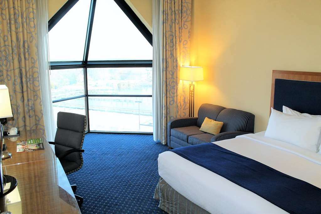The Landing At Hampton Marina, Tapestry Collection By Hilton Hotel Room photo