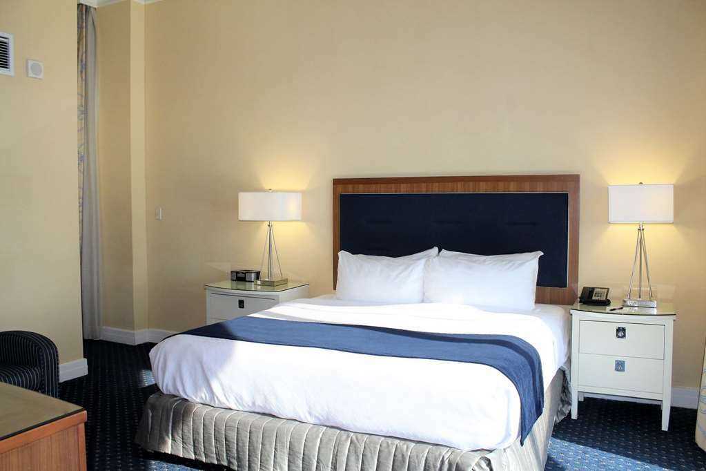 The Landing At Hampton Marina, Tapestry Collection By Hilton Hotel Room photo