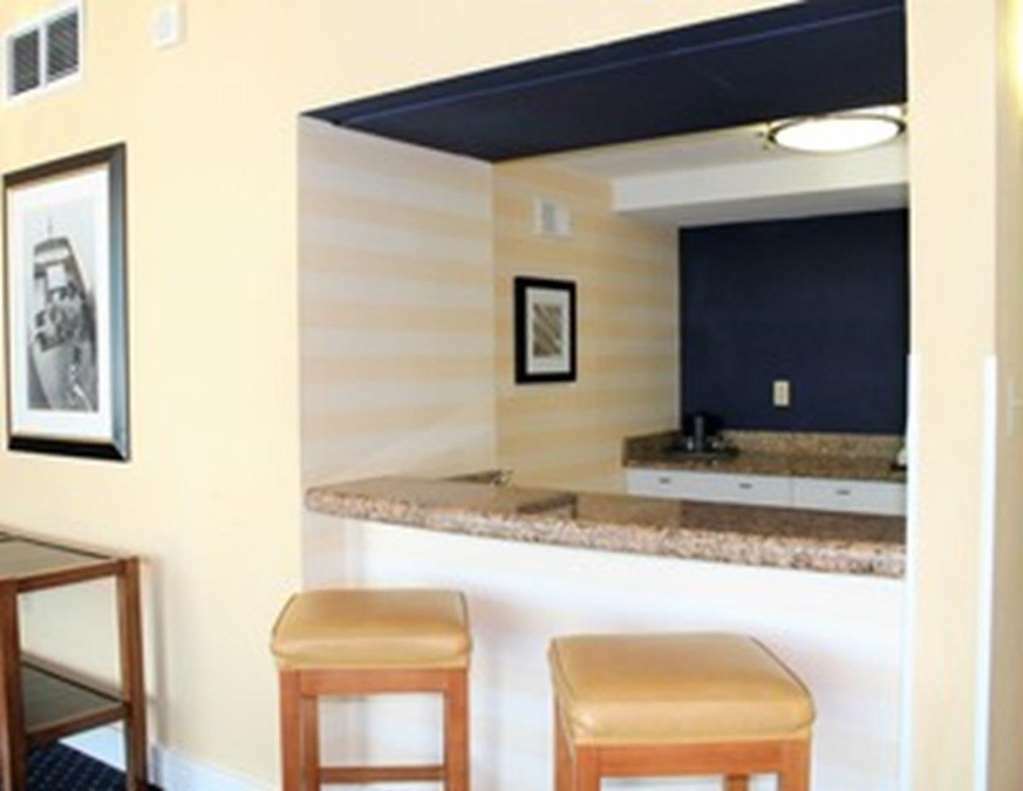 The Landing At Hampton Marina, Tapestry Collection By Hilton Hotel Room photo